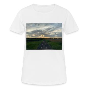 Eisenbahn fährt in den Abend - Frauen T-Shirt atmungsaktiv - Weiß - Vorne - AI Model Female 172 dark (172cm)