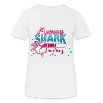 Mama Shark charge... Annonce de grossesse bébé - T-shirt respirant Femme - blanc - Devant - AI Model Female 172 dark (172cm)
