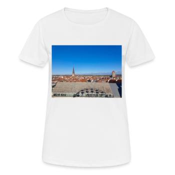 Rostocker Skyline und Altstadt hinter dem Rathaus - Frauen T-Shirt atmungsaktiv - Weiß - Vorne - AI Model Female 172 dark (172cm)