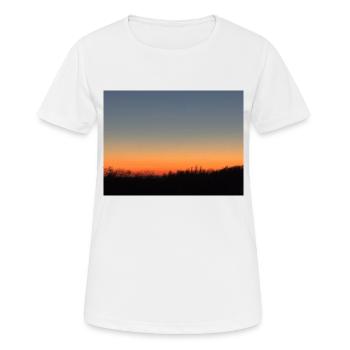 IMG 5264 - Frauen T-Shirt atmungsaktiv - Weiß - Vorne - AI Model Female 172 dark (172cm)