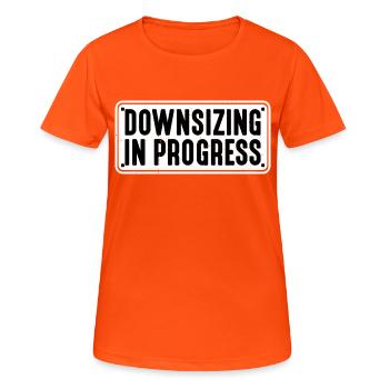 Réduction des effectifs en cours 18 - T-shirt respirant Femme - orange néon - Devant - AI Model Female 172 dark (172cm)