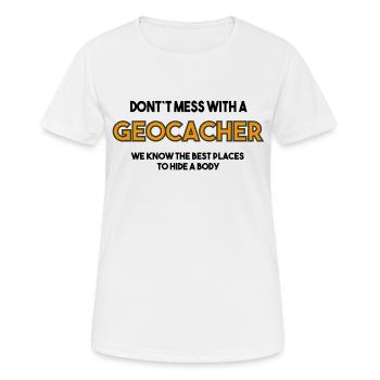 Ne jouez pas avec un Geocacher | Police orange - T-shirt respirant Femme - blanc - Devant - AI Model Female 172 dark (172cm)