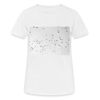 Des corbeaux excités avec un ciel nuageux - T-shirt respirant Femme - blanc - Devant - AI Model Female 172 dark (172cm)