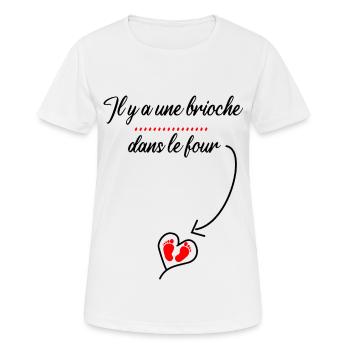 Annonce grossesse: il y a une brioche dans le four - T-shirt respirant Femme - blanc - Devant - AI Model Female 172 dark (172cm)