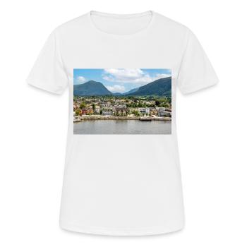 Nordfjordeid Vue panoramique depuis le port de Norvège - T-shirt respirant Femme - blanc - Devant - AI Model Female 172 dark (172cm)