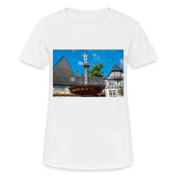 Brunnen auf historischem Marktplatz Goslar - Frauen T-Shirt atmungsaktiv - Weiß - Vorne - AI Model Female 172 dark (172cm)