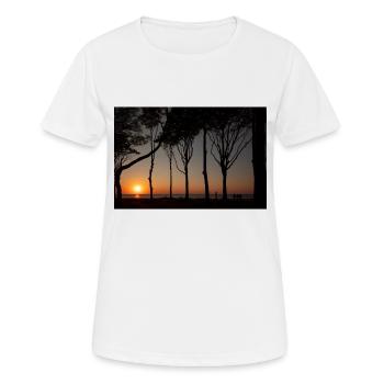 Sonnenuntergang an der Ostsee - Frauen T-Shirt atmungsaktiv - Weiß - Vorne - AI Model Female 172 dark (172cm)