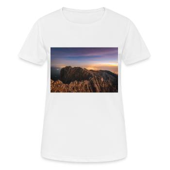 Alpenglow au sommet de l’Olympe en Grèce - T-shirt respirant Femme - blanc - Devant - AI Model Female 172 dark (172cm)