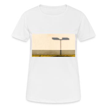 L’ombre du lampadaire sur la façade - T-shirt respirant Femme - blanc - Devant - AI Model Female 172 dark (172cm)