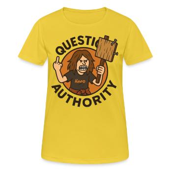 Wütende Figur mit Hammer und Mittelfinger - Frauen T-Shirt atmungsaktiv - Sonnengelb - Vorne - AI Model Female 172 dark (172cm)