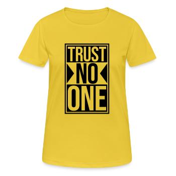 trust no one Zitat - Frauen T-Shirt atmungsaktiv - Sonnengelb - Vorne - AI Model Female 172 dark (172cm)