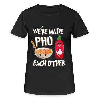 Pho & Sriracha Wortspiel – Wir sind zum Pho gemacht - Frauen T-Shirt atmungsaktiv - Schwarz - Vorne - AI Model Female 172 light (172cm)