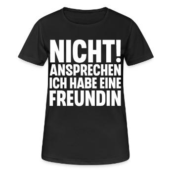 Nicht Ansprechen Ich Habe Eine Freundin - Frauen T-Shirt atmungsaktiv - Schwarz - Vorne - AI Model Female 172 light (172cm)