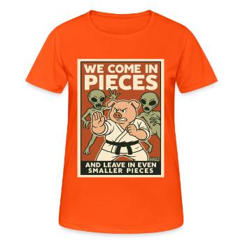 Arts Martiaux Cochon vs Aliens Affiche - T-shirt respirant Femme - orange néon - Devant - AI Model Female 172 dark (172cm)
