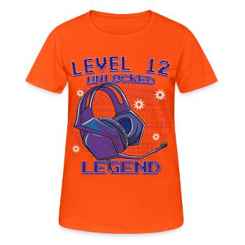 Level12 Unlocked Legende – Gaming Kopfhörer - Frauen T-Shirt atmungsaktiv - Neonorange - Vorne - AI Model Female 172 dark (172cm)