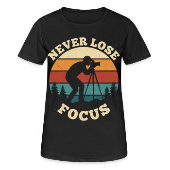 Ne jamais perdre la concentration – Design de photographie vintage - T-shirt respirant Femme - noir - Devant - AI Model Female 172 light (172cm)