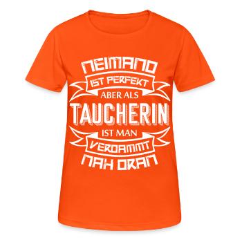 Niemand Perfekt Taucherin Spruch - Frauen T-Shirt atmungsaktiv - Neonorange - Vorne - AI Model Female 172 dark (172cm)