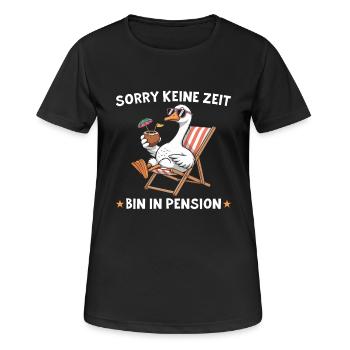 Bin in Pension - Gans im Liegestuhl - Frauen T-Shirt atmungsaktiv - Schwarz - Vorne - AI Model Female 172 light (172cm)