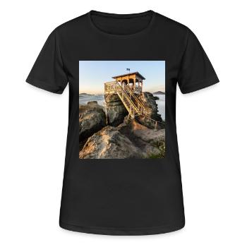 Hütte mit Aussicht - Frauen T-Shirt atmungsaktiv - Schwarz - Vorne - AI Model Female 172 light (172cm)