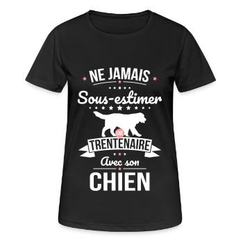 Sous-estimer une trentenaire avec son chien - T-shirt respirant Femme - noir - Devant - AI Model Female 172 light (172cm)