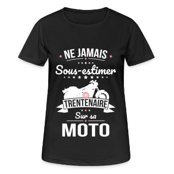 Sous-estimer une trentenaire sur sa moto - T-shirt respirant Femme - noir - Devant - AI Model Female 172 light (172cm)