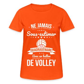 Sous-estimer quadragénaire avec ballon de volley - T-shirt respirant Femme - orange néon - Devant - AI Model Female 172 dark (172cm)