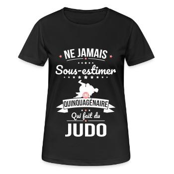 Sous-estimer une quinquagénaire qui fait du judo - T-shirt respirant Femme - noir - Devant - AI Model Female 172 light (172cm)