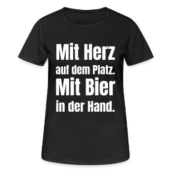 Mit Herz auf dem Platz. Mit Bier in der Hand. - Frauen T-Shirt atmungsaktiv - Schwarz - Vorne - AI Model Female 172 light (172cm)