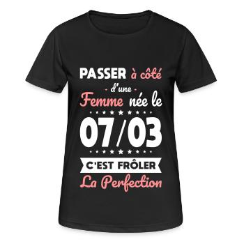 Anniversaire - Née le 7 Mars Frôler perfection - T-shirt respirant Femme - noir - Devant - AI Model Female 172 light (172cm)
