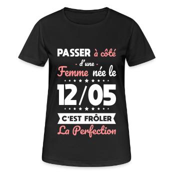 Anniversaire - Née le 12 Mai Frôler perfection - T-shirt respirant Femme - noir - Devant - AI Model Female 172 light (172cm)