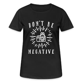 Ne pas être négatif - T-shirt respirant Femme - noir - Devant - AI Model Female 172 light (172cm)