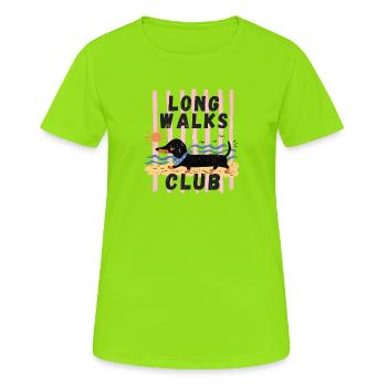 Teckel en balade – Long Walks Club - T-shirt respirant Femme - vert néon - Devant - AI Model Female 172 dark (172cm)