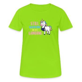 Ich arbeite immer noch an meiner Landungsarm-Erholung - Frauen T-Shirt atmungsaktiv - Neongrün - Vorne - AI Model Female 172 dark (172cm)