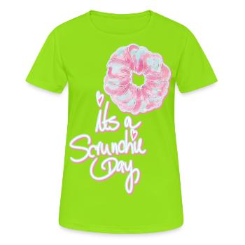c’est un jour chouchou - Élastique à cheveux - T-shirt respirant Femme - vert néon - Devant - AI Model Female 172 dark (172cm)
