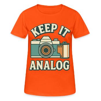 Bleib analog - Frauen T-Shirt atmungsaktiv - Neonorange - Vorne - AI Model Female 172 dark (172cm)