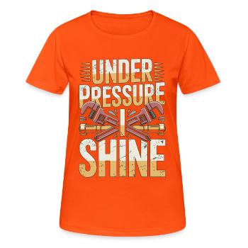 Maître plombier sous pression I Expert en plomberie - T-shirt respirant Femme - orange néon - Devant - AI Model Female 172 dark (172cm)