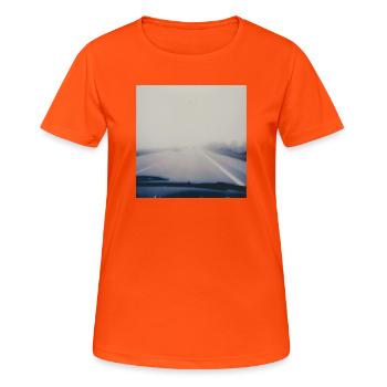 Voyager en gris - T-shirt respirant Femme - orange néon - Devant - AI Model Female 172 dark (172cm)