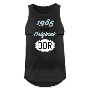 1985 Original DDR - Männer Tank Top atmungsaktiv - Schwarz - Vorne - Nick (188cm)