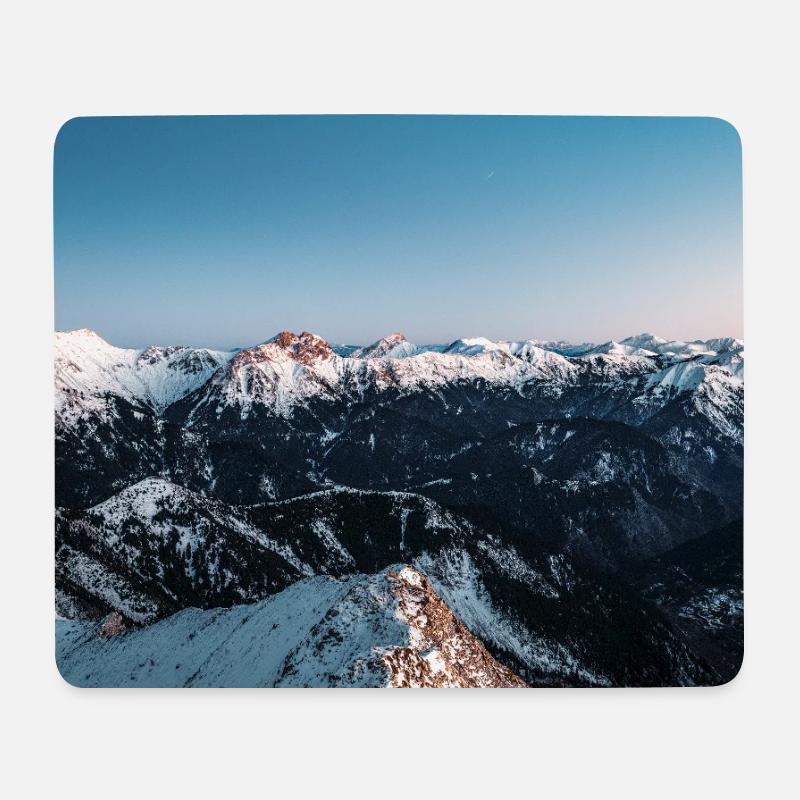 Les alpes brillent sur les sommets d’Agrafa. - Tapis de souris (format paysage) - blanc