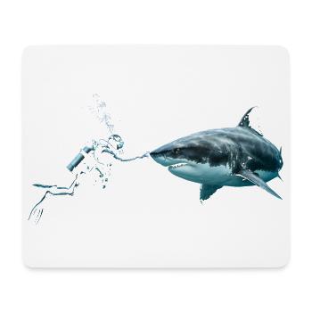 Scuba Diver Booping a Great White Shark  - Mousepad (Querformat) - Weiß - Vorne