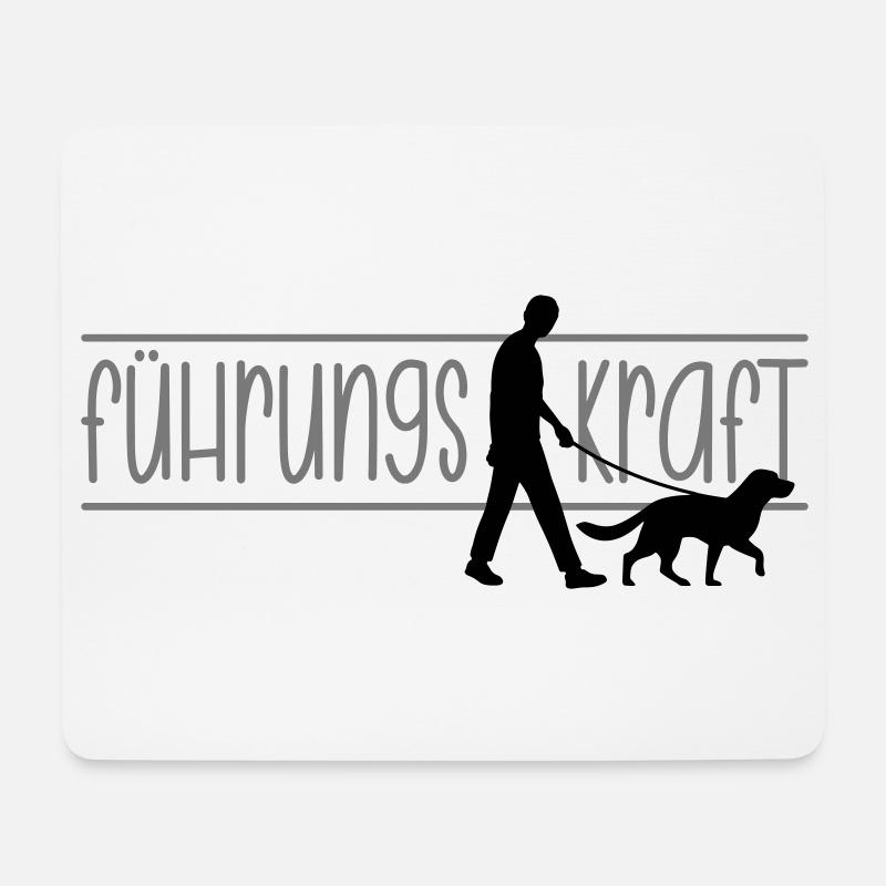 Führungskraft Mann Hund Gassi gehen Herrchen - Mousepad (Querformat) - Weiß