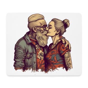 Cooles Best Ager Pärchen küsst sich mit Tattoos - Mousepad (Querformat) - Weiß - Vorne