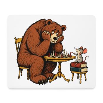 Bär & Maus beim Schach – Lustiges Schachmotiv - Mousepad (Querformat) - Weiß - Vorne