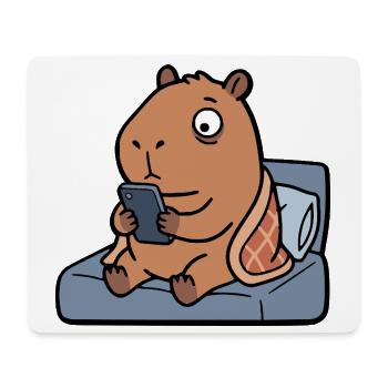 Müde, süße Capybara spielt vor dem Schlafengehen am Handy - Mousepad (Querformat) - Weiß - Vorne