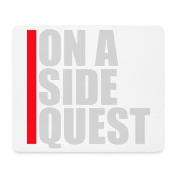 On A Side Quest Gaming Adventure Spruch Logo Text - Mousepad (Querformat) - Weiß - Vorne