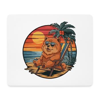 Drôle de chien Chow Chow sur la plage au coucher de soleil d’été - Tapis de souris (format paysage) - blanc - Devant