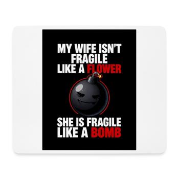 Eine Frau ist nicht zerbrechlich wie eine Blume, eine Bombe - Mousepad (Querformat) - Weiß - Vorne