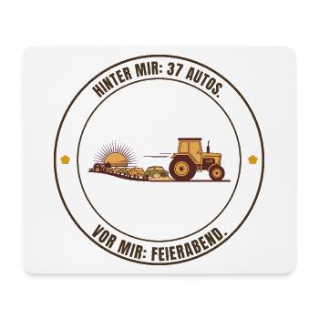 37 Autos. Vor mir: Feierabend – Landwirt Traktor - Mousepad (Querformat) - Weiß - Vorne
