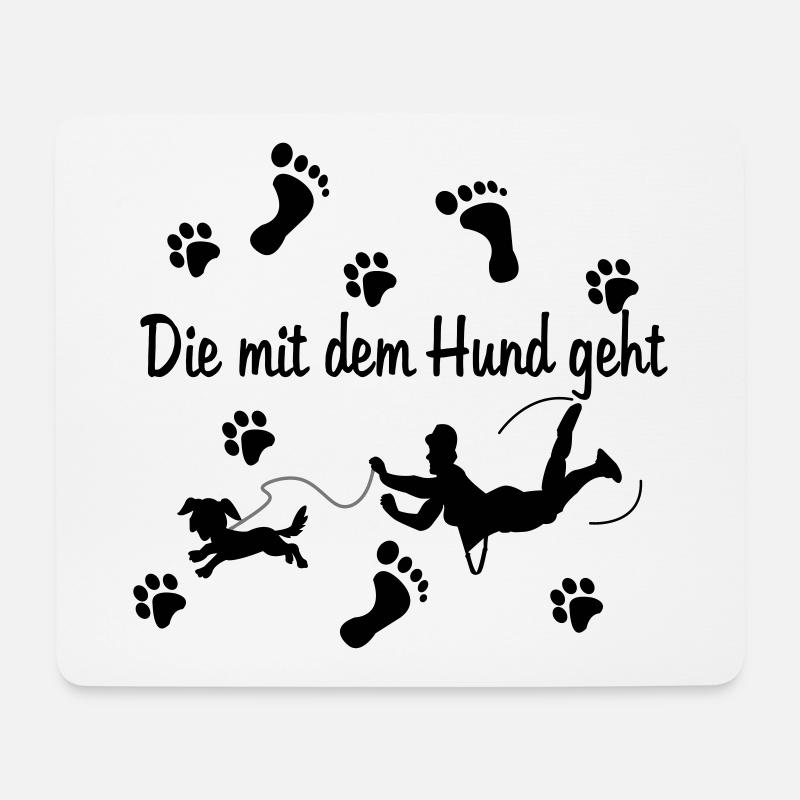 Die mit dem Hund geht! - Mousepad (Querformat) - Weiß
