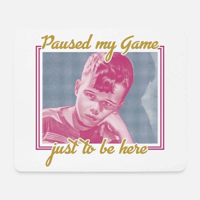 Paused My Game – Retro Gamer Vibes - Mousepad (Querformat) - Weiß